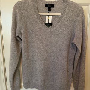 Charter Club gray V-neck cashmere sweater. Size Medium